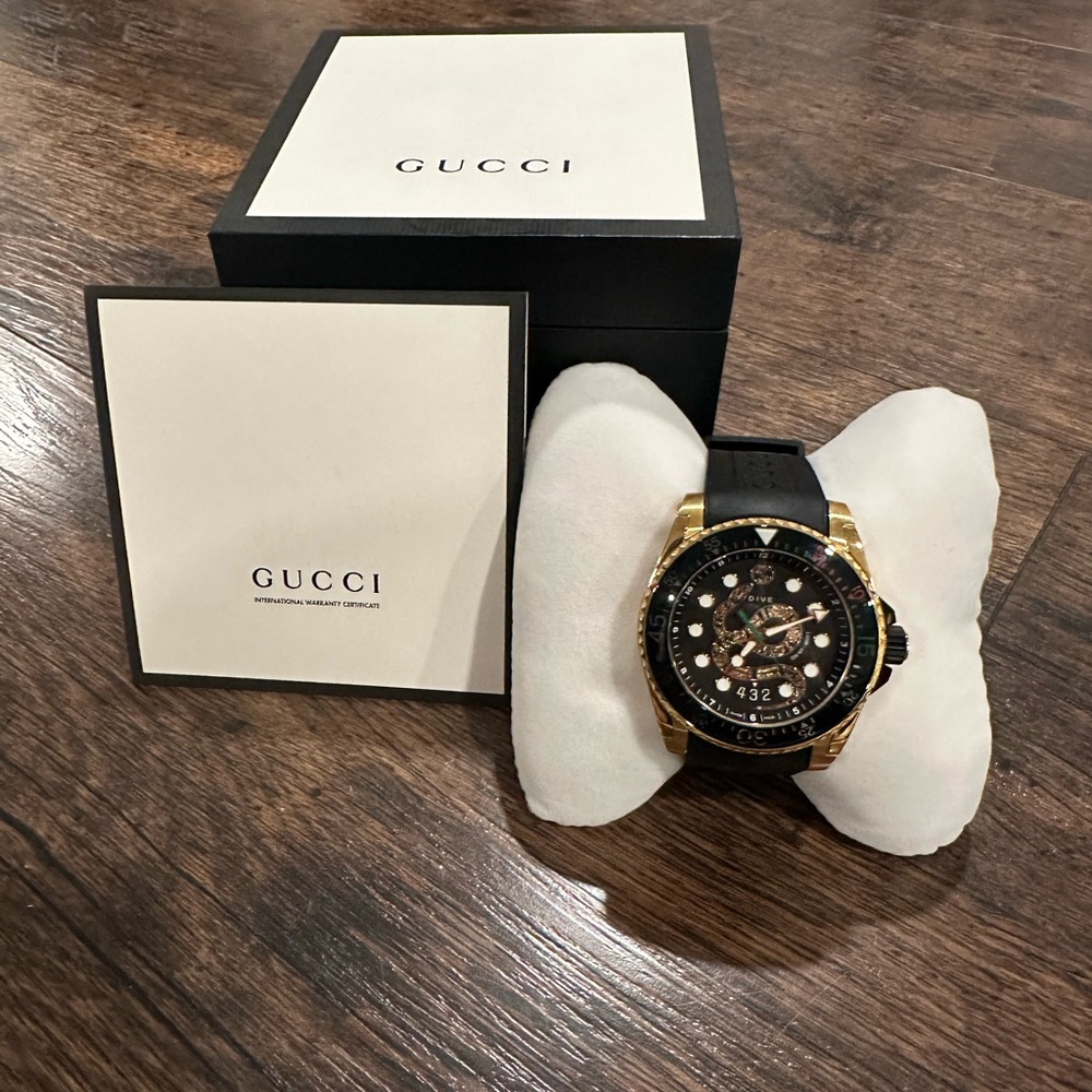 AUTHENTIC Gucci Men's Swiss Diver Black Rubber Strap Watch 40mm
